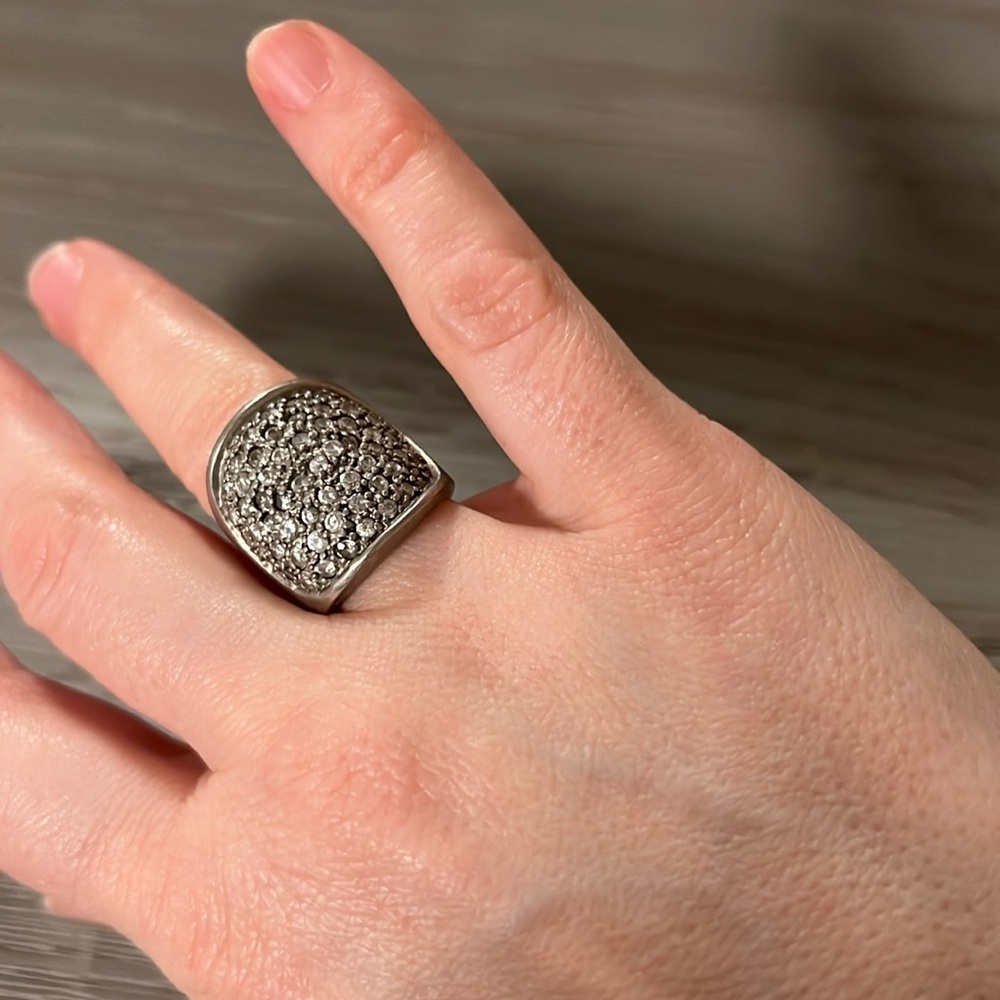 Sterling silver ring with sparkling stones. Size 6 1/2-7